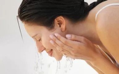 油性皮膚的類型有哪些？油性皮膚應(yīng)該如何護(hù)理？